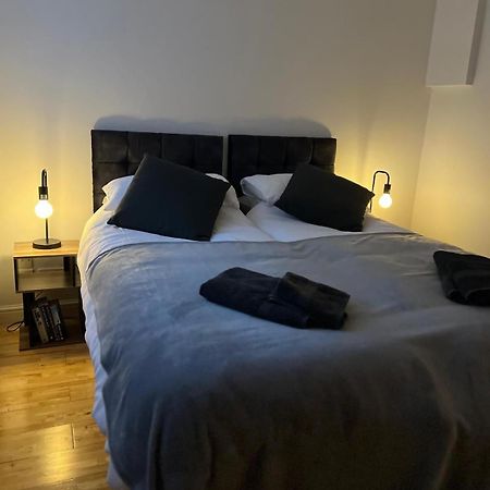 Cozy 1 Bedroom Basement Flat Londra Dış mekan fotoğraf