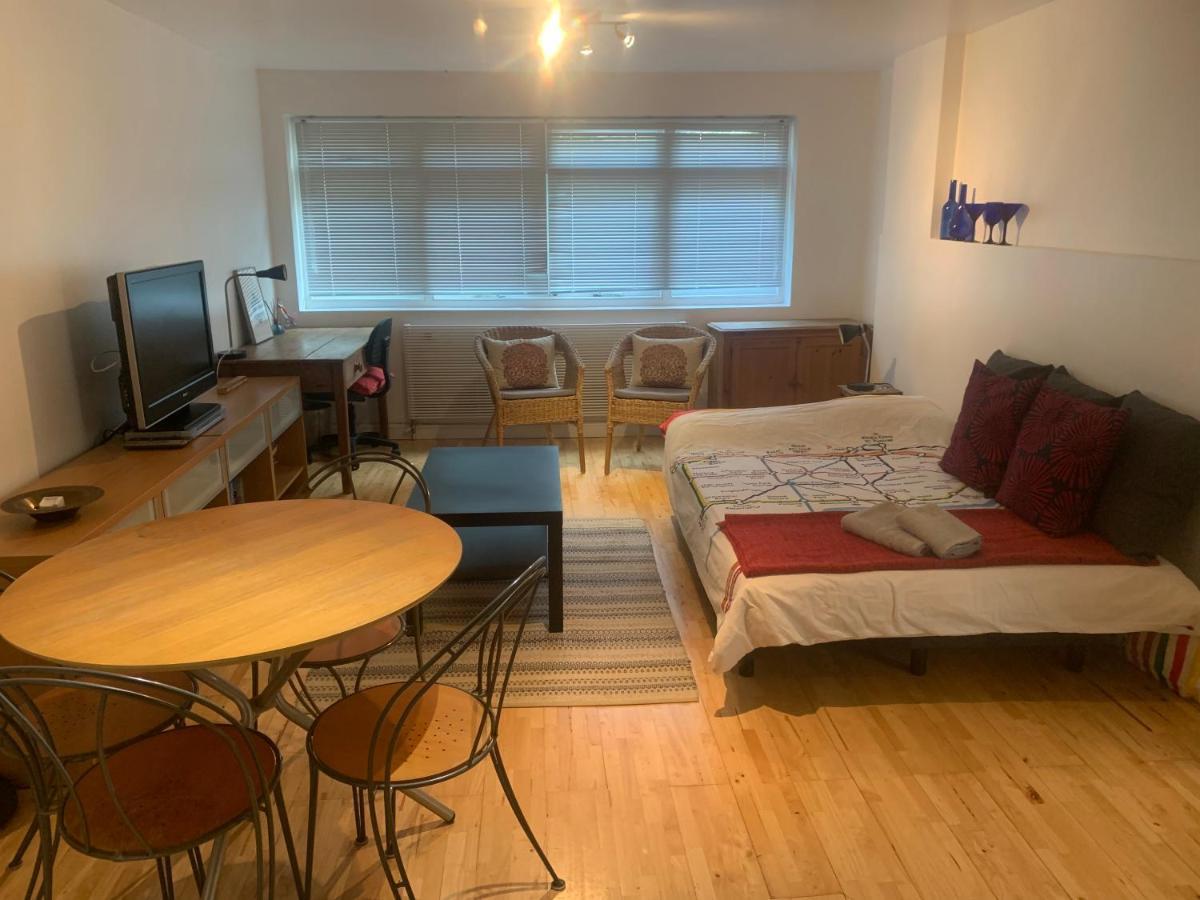 Cozy 1 Bedroom Basement Flat Londra Dış mekan fotoğraf