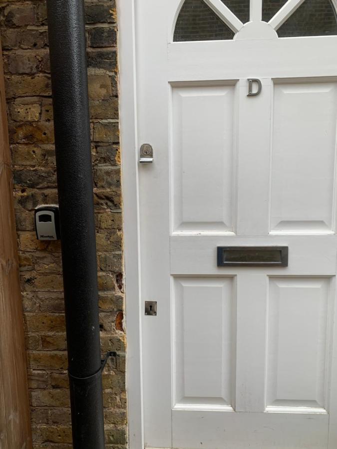 Cozy 1 Bedroom Basement Flat Londra Dış mekan fotoğraf
